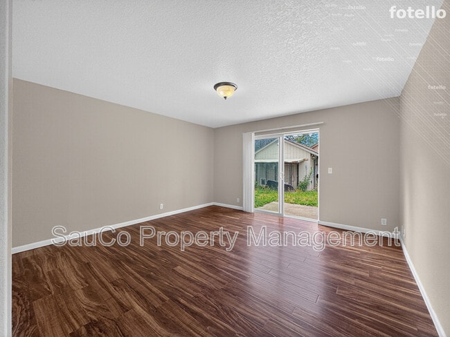 Building Photo - 661 NW Connell Ave