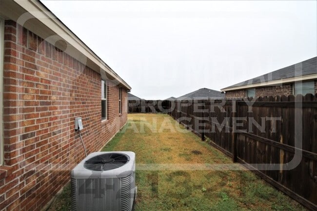 Building Photo - 4505 Cambridge Dr