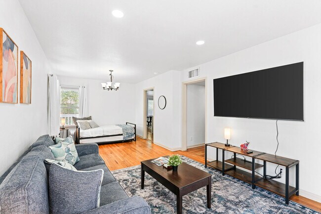 Building Photo - 406 Robert Dr