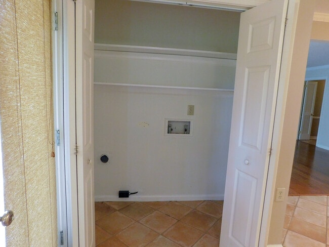 Building Photo - 212 Davors Dr