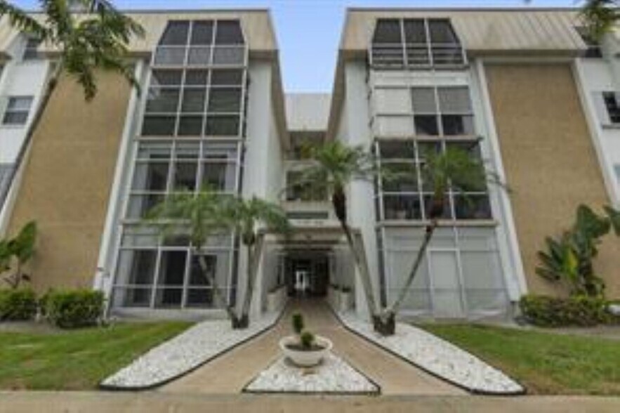 Building Photo - 3040 NE 16th Ave