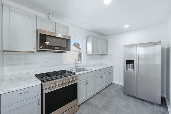 Building Photo - 5 Josh Ct