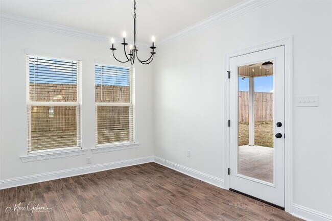 Building Photo - "Charming 3-Bedroom Bossier City Home with 2 Full Baths and 1848 Sq Ft of Comfort!"