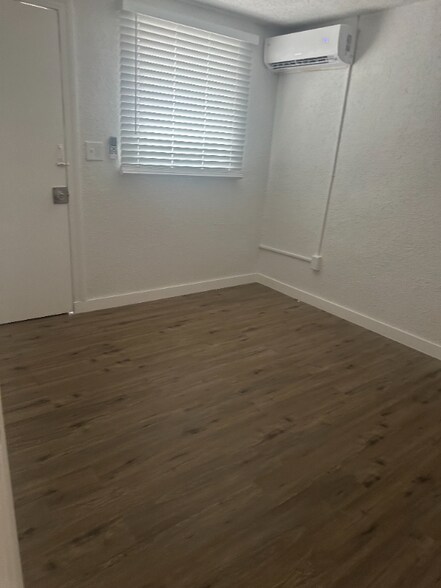 Building Photo - 1845 N Tamiami Trl