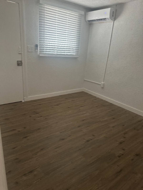 Building Photo - 1845 N Tamiami Trl