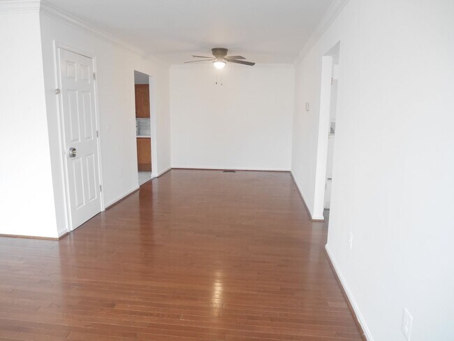 Building Photo - Spacious 3 Bedroom End Unit- Baltimore, MD