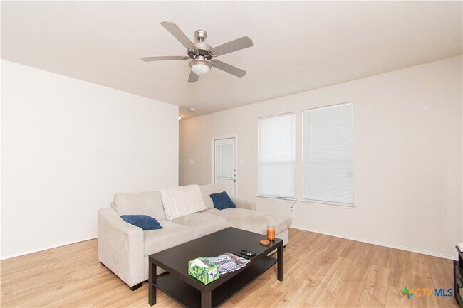 Building Photo - 303 Gemini Ln