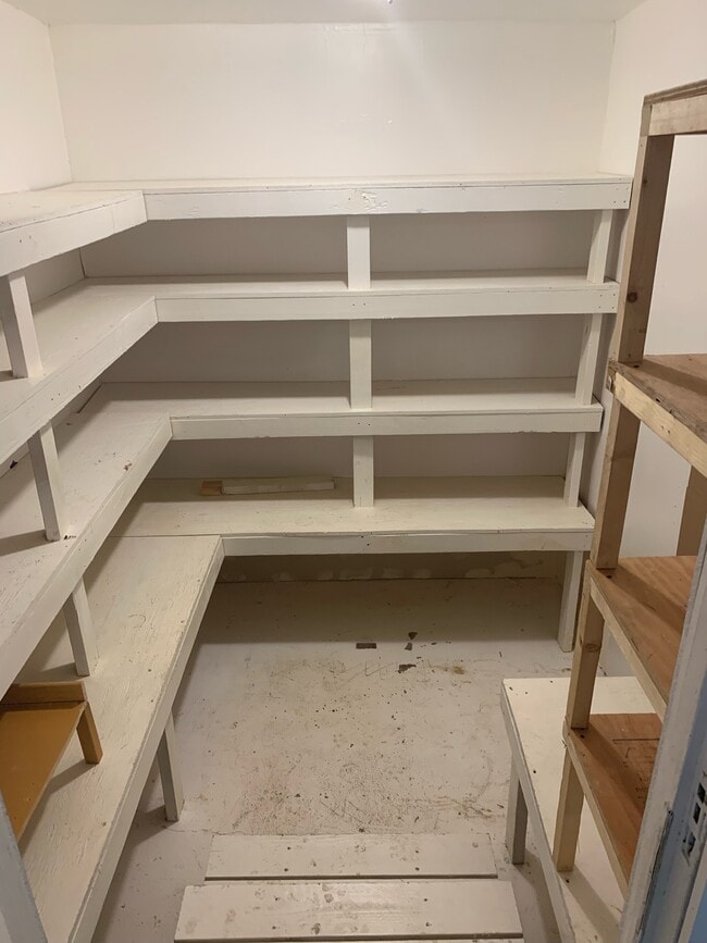 Building Photo - 450 W Sherman St