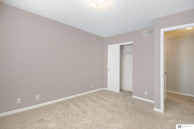 Building Photo - 14200 S 18th St