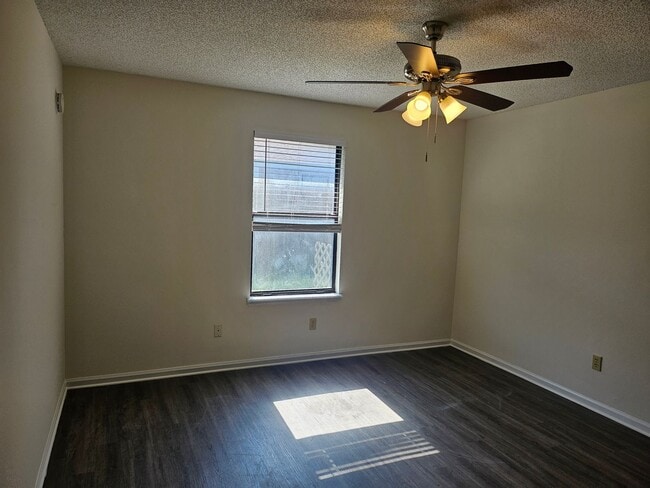 Building Photo - 1342 Independence Dr