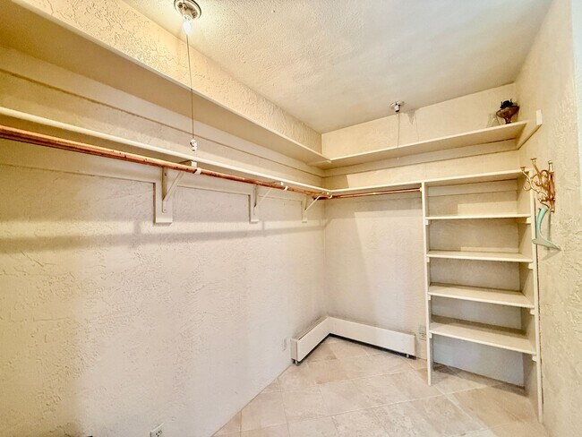 Building Photo - Historic Manitou Springs Home for Rent – M...