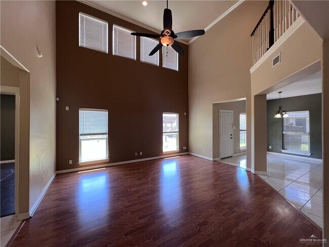 Building Photo - 33 Blue Jay Dr