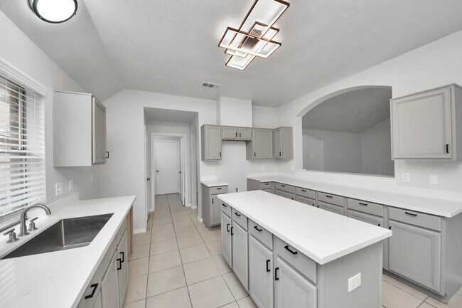 Building Photo - 16243 April Ridge Dr