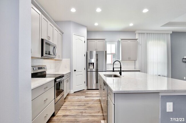 Building Photo - Gorgeous 3/2 Spacious Home with a Fenced Backyard and a Detached 2 Car Garage in the Desirable La...