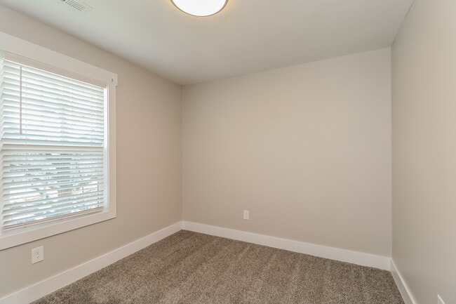 Building Photo - 913 N Boyce St