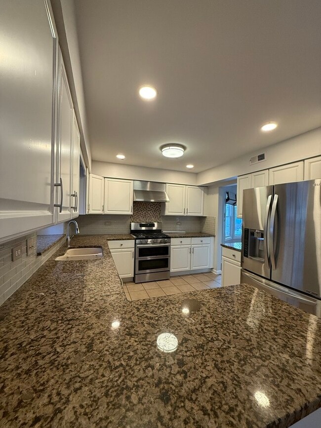 Building Photo - 284 Washo Dr