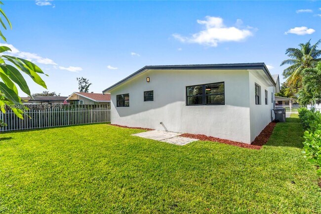 Building Photo - 1911 SW 57th Ave