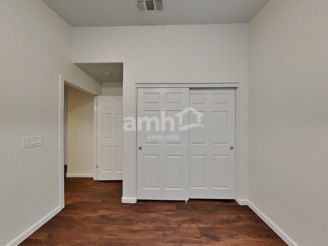 Building Photo - 3237 E Blackhawk Dr