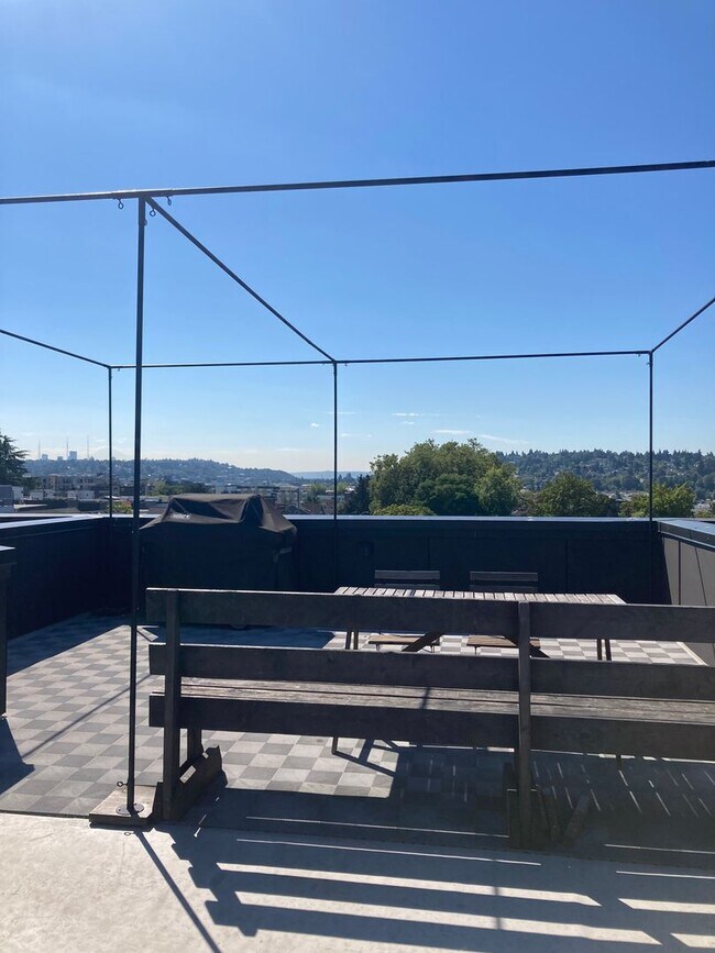 Building Photo - Ballard Townhome
