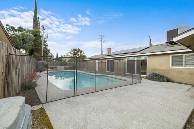 Building Photo - 1212 S Demaree St