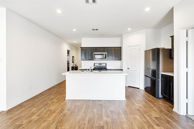 Building Photo - 21611 Flowering Gdn Ln