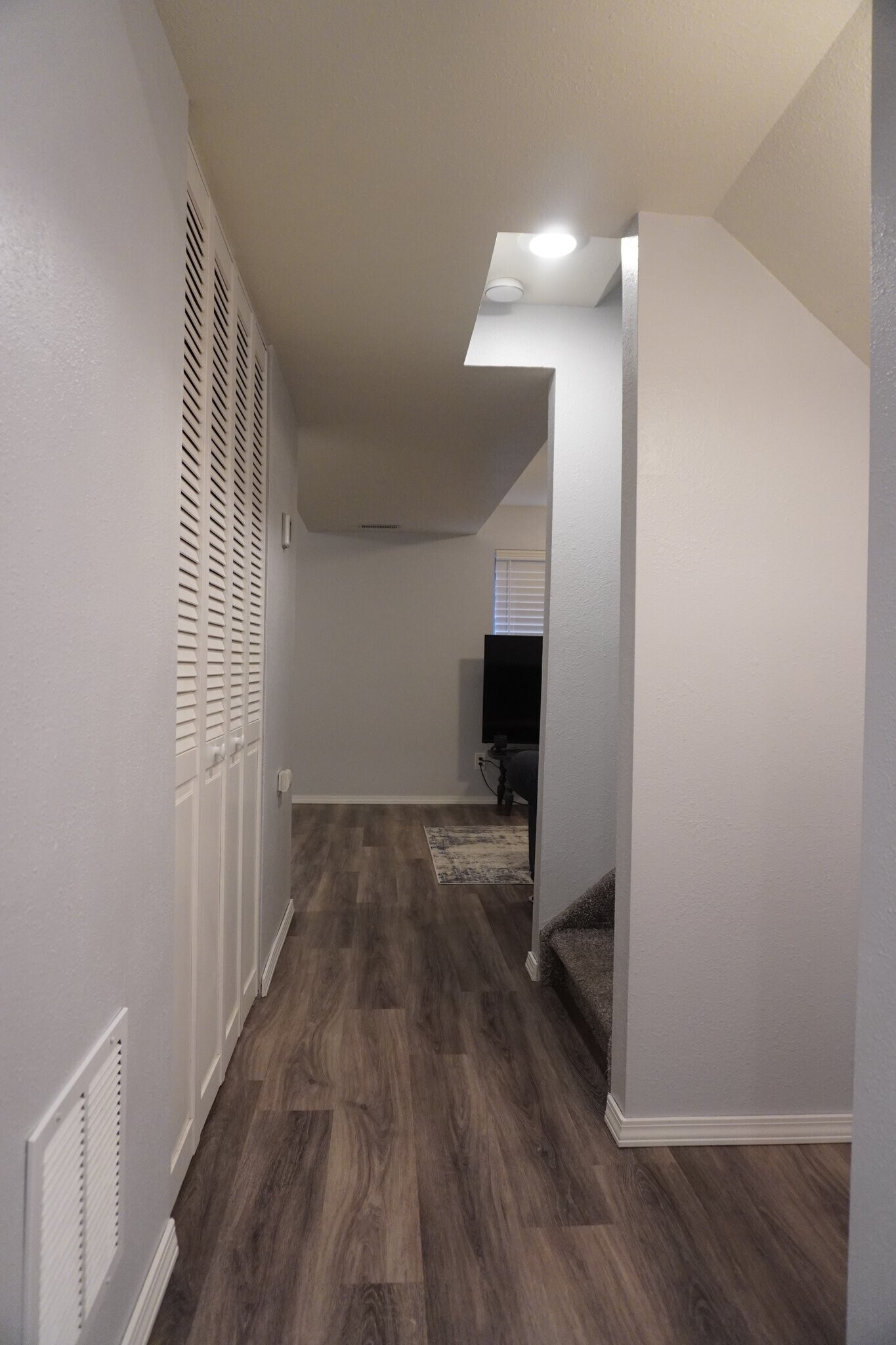 Building Photo - 250 Medford Dr