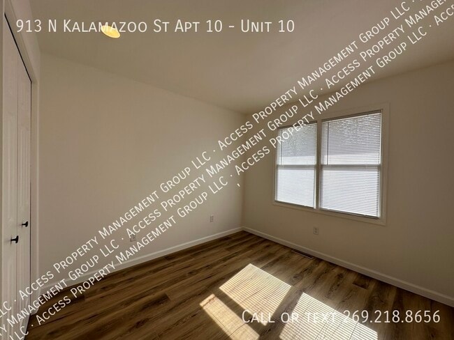 Building Photo - 913 N Kalamazoo St