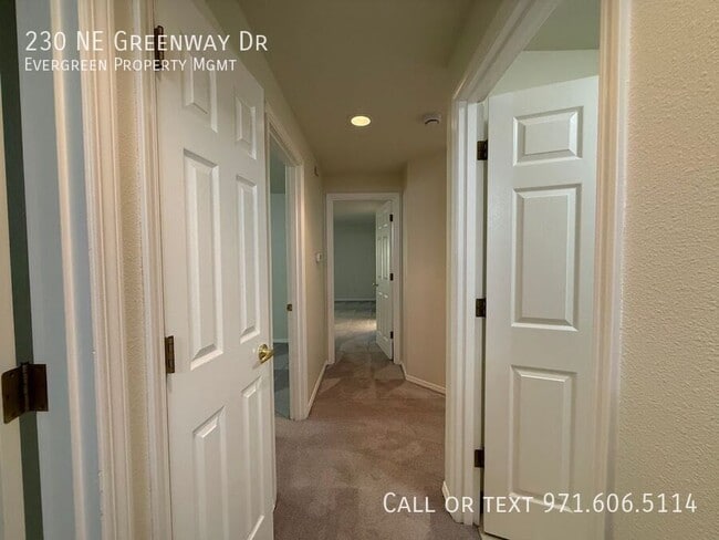 Building Photo - 230 NE Greenway Dr