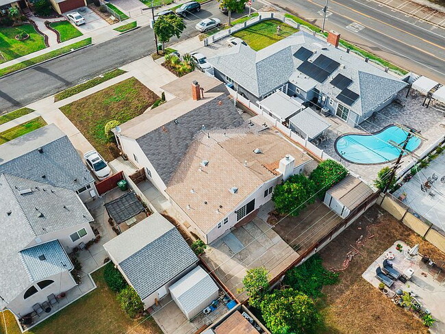 Building Photo - "Spacious 4-Bed, 3-Bath Oasis in Prime Los Angeles Location - 2080 Sq Ft of Comfort!"