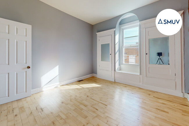 Building Photo - 225 E 25th St