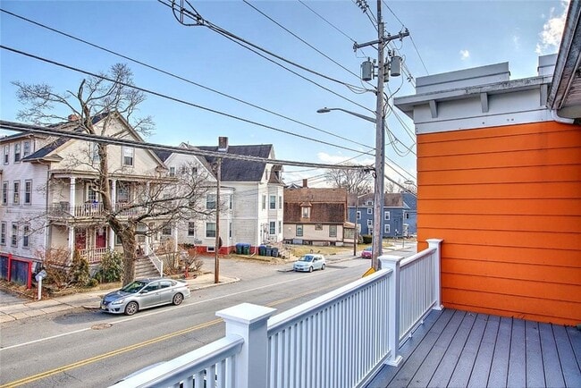 Building Photo - 400 Hope St