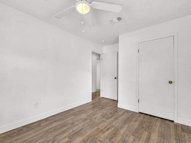 Building Photo - 627 Ferretti Ave