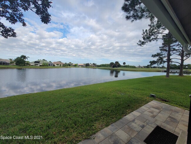 Building Photo - 912 Ridge Lake Dr