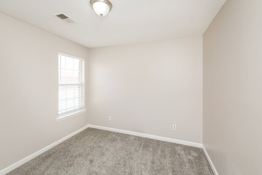 Building Photo - 956 Jessica Lauren Cove