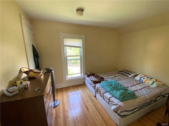 Building Photo - 208 Bassett St