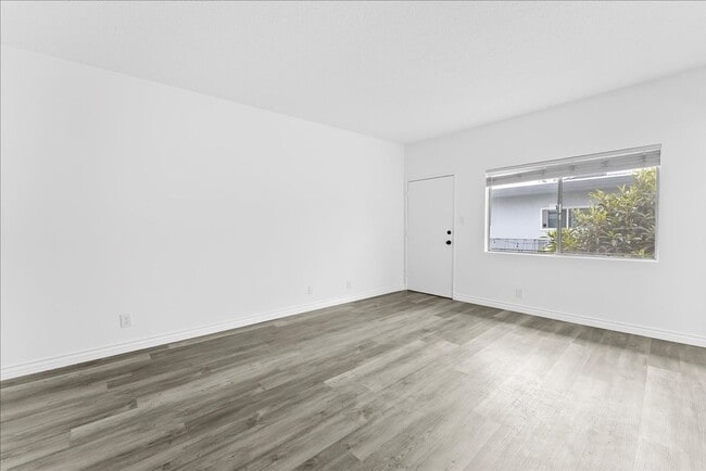 Building Photo - 2464 Penmar Ave