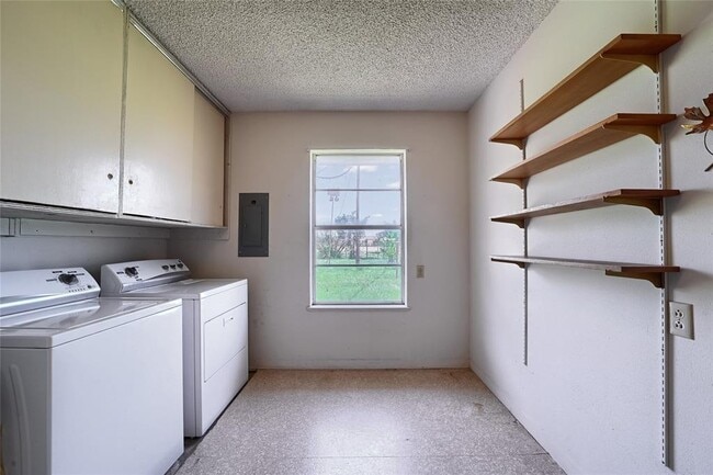 Building Photo - 801 Fm 971