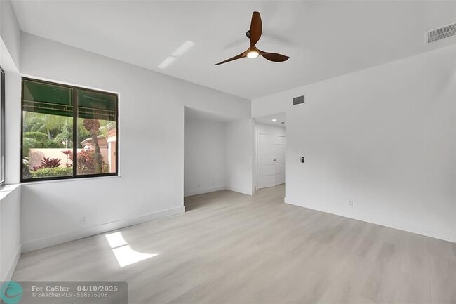 Building Photo - 6488 Via Rosa