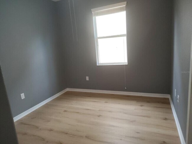 Building Photo - 2288 Grantham Ave