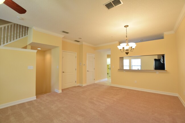 Building Photo - Gorgeous 4 Bed 3.5 Bath Townhouse for Rent...