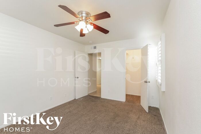 Building Photo - 4519 W San Miguel Ave