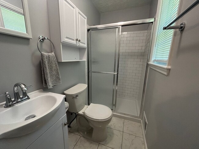 Building Photo - **ASK HOW YOU CAN MOVE IN WITH NO SECURITY DEPOSIT**8546 East Union Hill Rd: Ranch Home with 16x2...