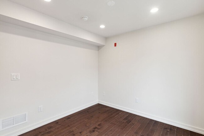 Building Photo - Luxury 2BD/2BA| Bella Vista Apartment