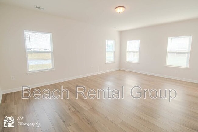 Building Photo - 1860 Villena Dr