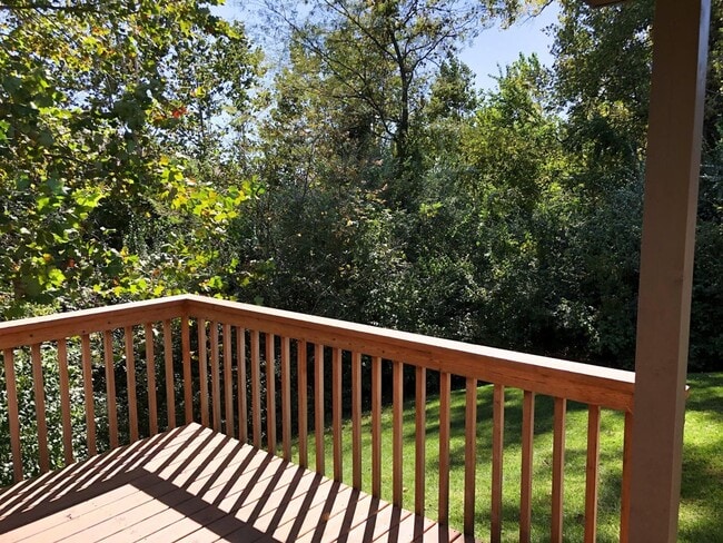 Building Photo - Like-New Ranch Home — 3 Bed / 2 Bath in Fo...