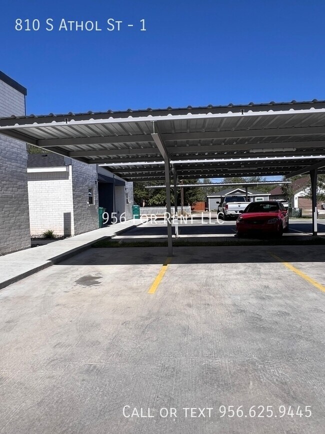 Building Photo - 810 S Athol St