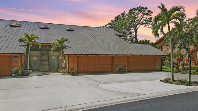 Building Photo - 122 SE Crestwood Cir