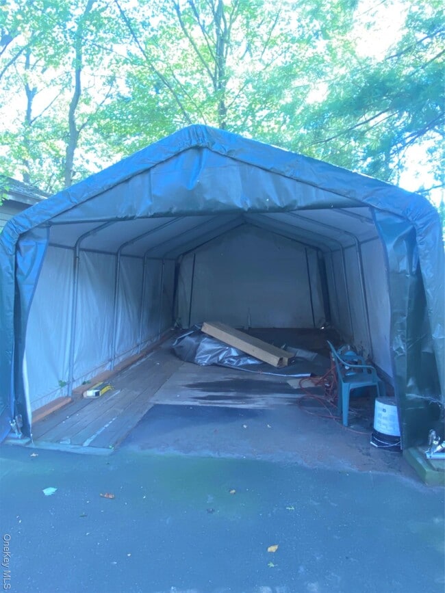 Building Photo - 1465 Motor Pkwy