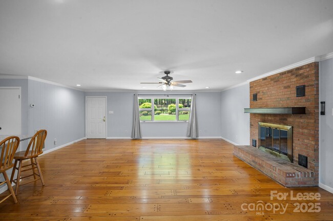 Building Photo - 173 Riverwood Rd