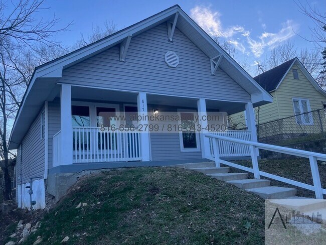 Building Photo - Fresh & Updated, Vouchers OK!